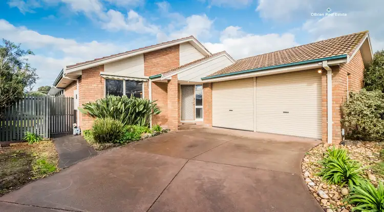 8 Maria Court, Cranbourne North VIC 3977