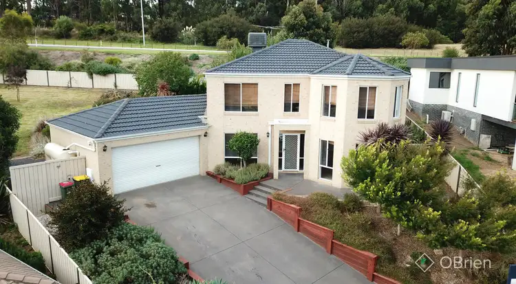10 Lakeside Court, Drouin VIC 3818