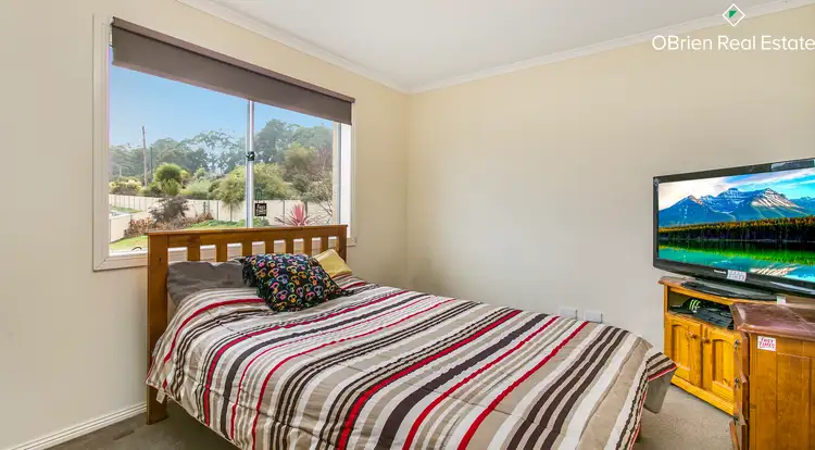 Fifth view of Homely house listing, 10 Lakeside Court, Drouin VIC 3818