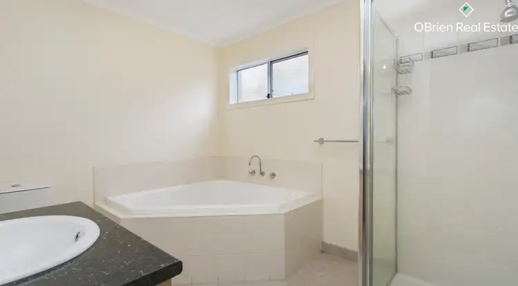 Sixth view of Homely house listing, 10 Lakeside Court, Drouin VIC 3818