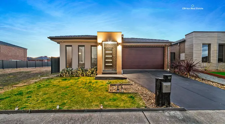 13 Paso Grove, Clyde North VIC 3978