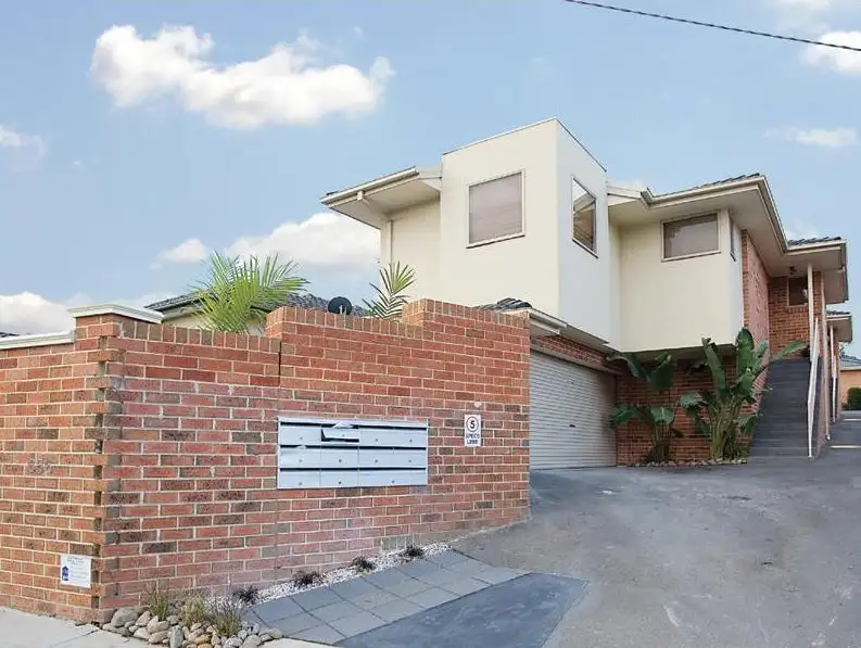Main view of Homely townhouse listing, 1/656 Pascoe Vale Road, Oak Park VIC 3046