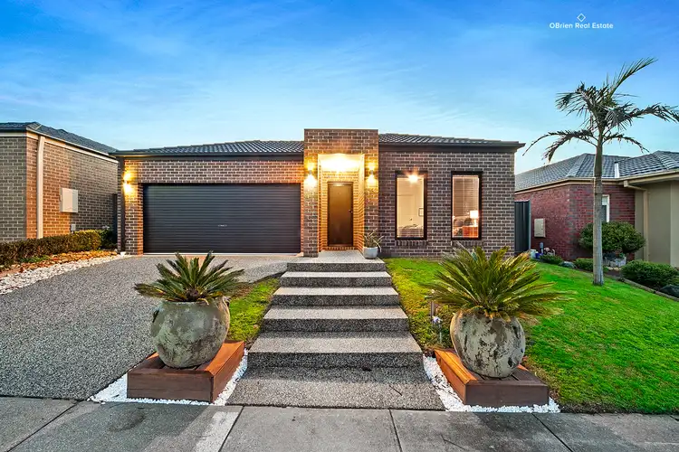 5 Karlson Way, Cranbourne North VIC 3977