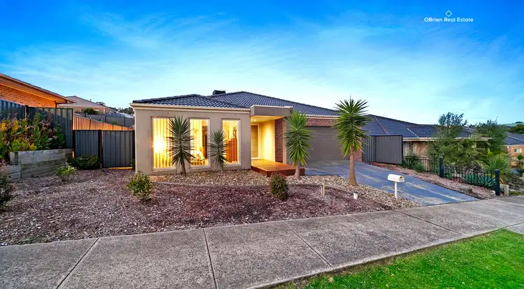 28 Victoria Place, Pakenham VIC 3810