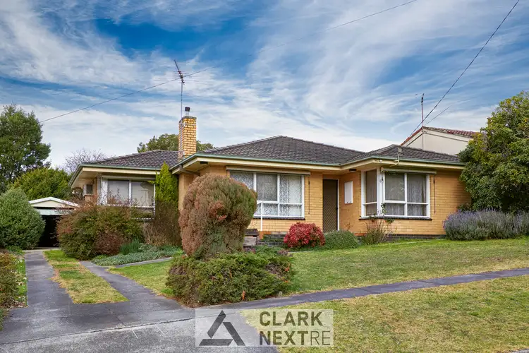8 Charles Street, Drouin VIC 3818