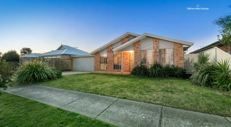 28 Horsfield Street, Cranbourne North VIC 3977