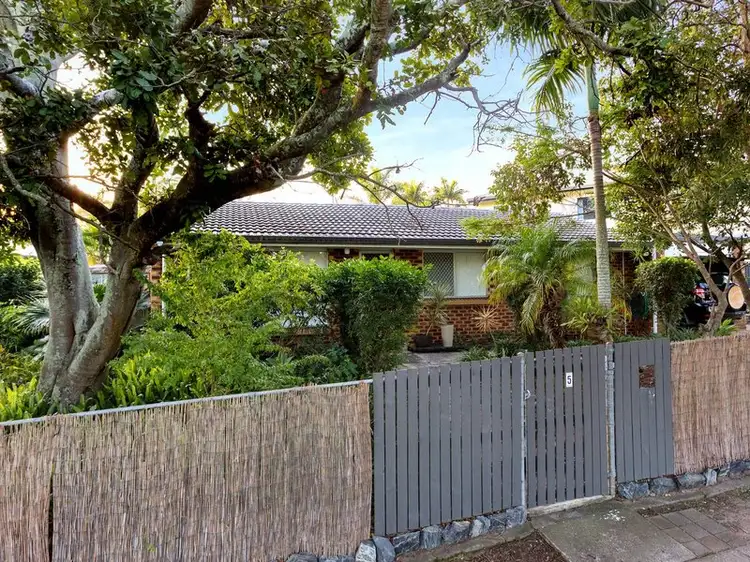 5 Curtis Street, Manly QLD 4179