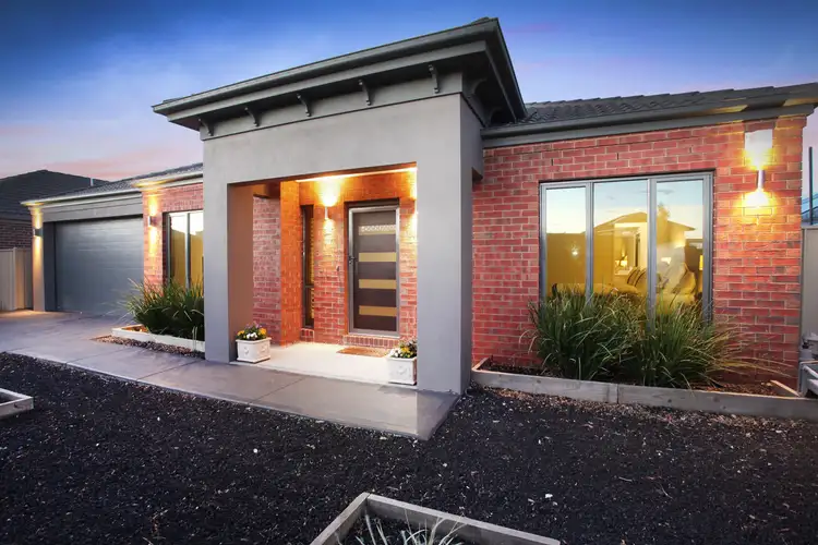 4 Ivan James Place, Caroline Springs VIC 3023