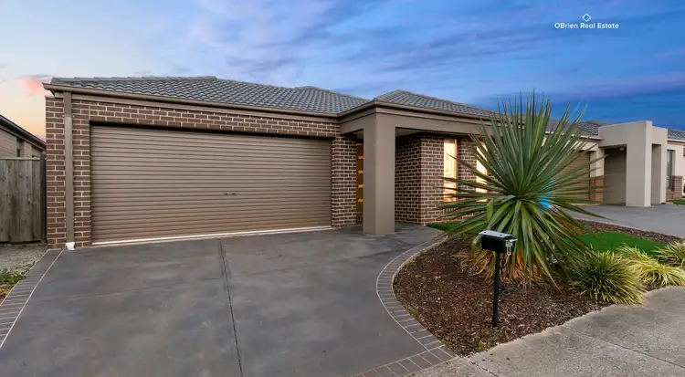 8 Sutton Rise, Cranbourne North VIC 3977