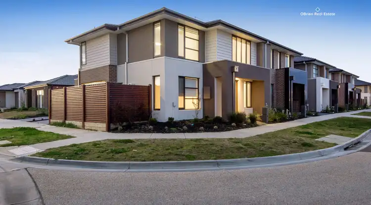 28 Fenix Way, Clyde North VIC 3978