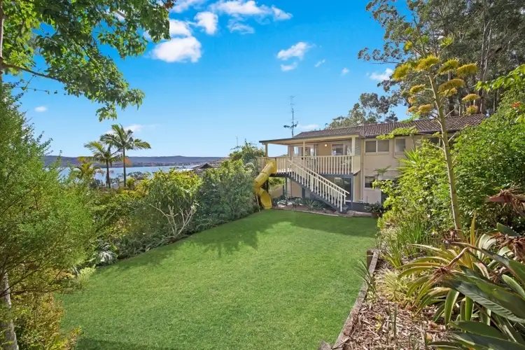 20 Greenslope Drive, Green Point NSW 2251