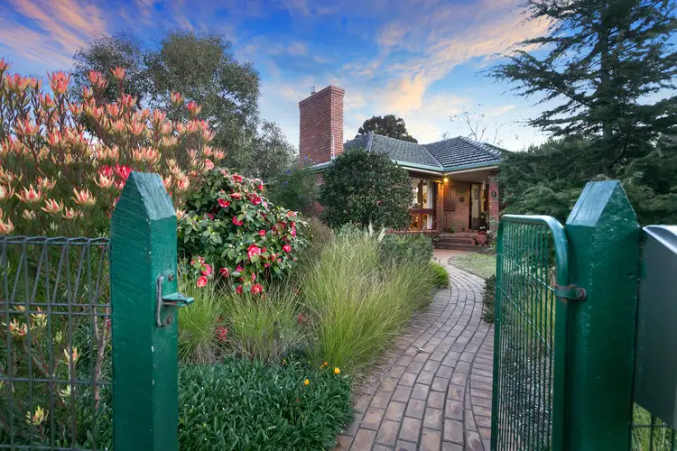 2 Koetong Parade, Mount Eliza VIC 3930