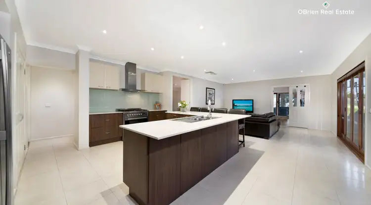 Fifth view of Homely house listing, 10 Roselea Place, Narre Warren North VIC 3804