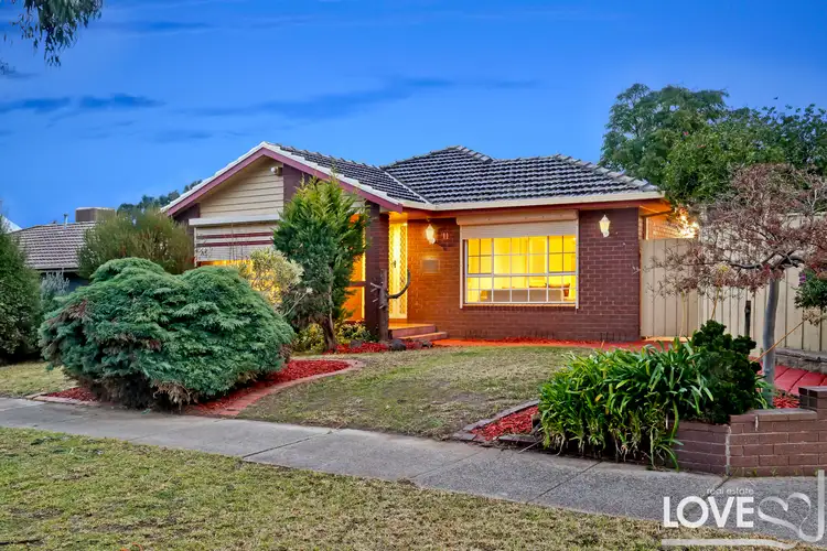 11 Somers Close, Mill Park VIC 3082