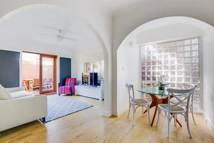 3/4 Crowther Avenue