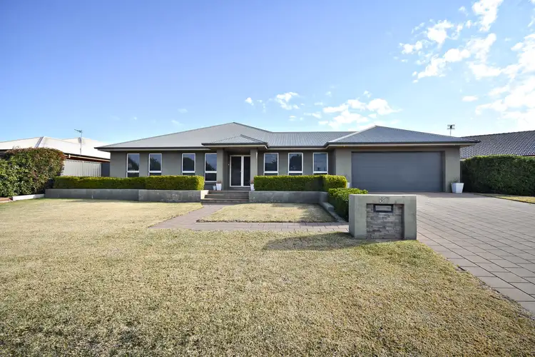 37 Lakeside Circuit, Dubbo NSW 2830