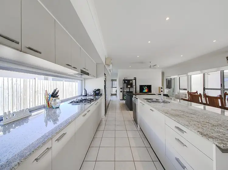 16 Franklin Street, Wakerley QLD 4154