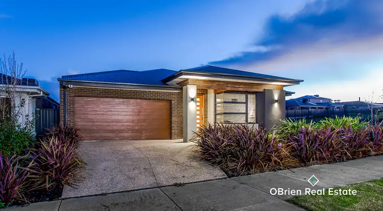 45 Bathgate Crescent, Cranbourne East VIC 3977