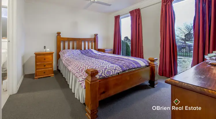 Fifth view of Homely house listing, 8 Violet Way, Cranbourne VIC 3977