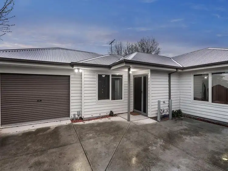 2/7 Laurie Avenue, Sunshine North VIC 3020