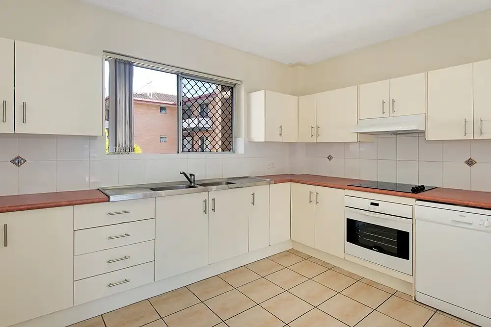 Main view of Homely unit listing, 4/2 Honeysuckle Street, Mansfield QLD 4122