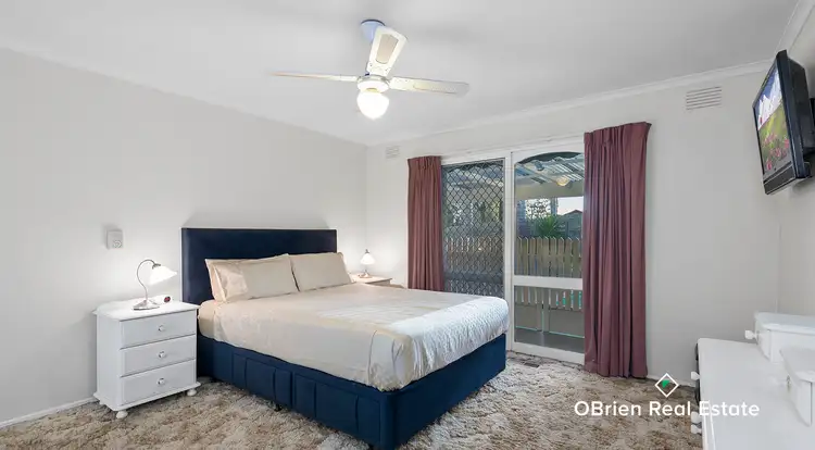 Fifth view of Homely house listing, 17 William Perry Close, Endeavour Hills VIC 3802