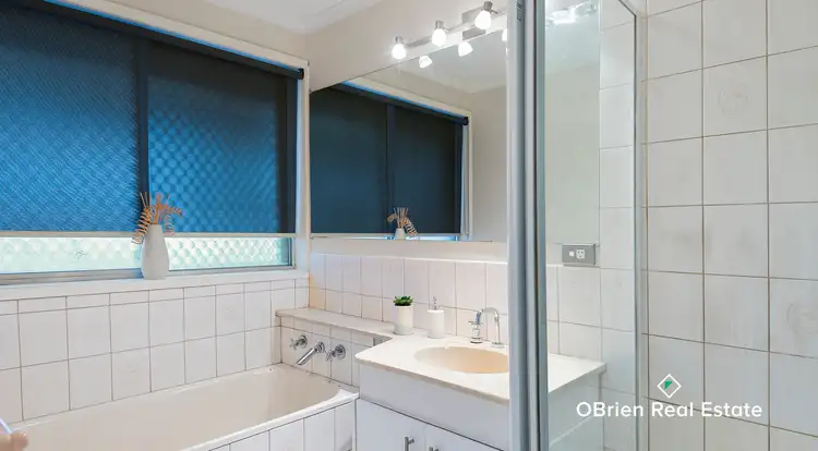 Sixth view of Homely house listing, 17 William Perry Close, Endeavour Hills VIC 3802