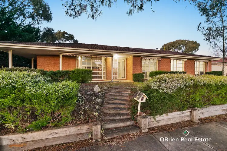 16 Bowman Close, Narre Warren South VIC 3805