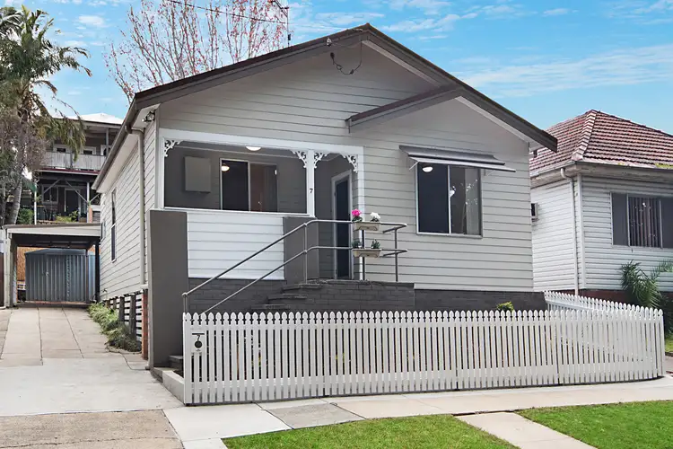7 Kings Road, Tighes Hill NSW 2297