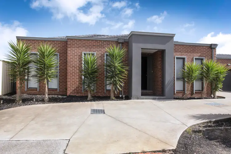 1/102 Brindalee Way, Hillside VIC 3037