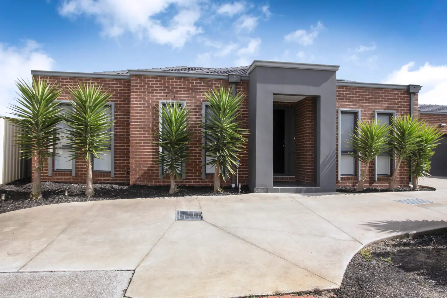 Main view of Homely unit listing, 1/102 Brindalee Way, Hillside VIC 3037