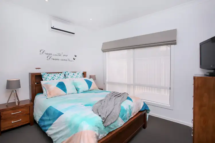 Fifth view of Homely unit listing, 1/102 Brindalee Way, Hillside VIC 3037