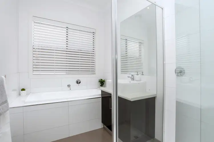 Sixth view of Homely unit listing, 1/102 Brindalee Way, Hillside VIC 3037