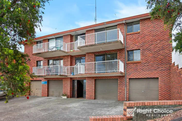 2/15 Melinda Grove, Lake Heights NSW 2502