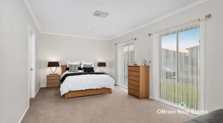 Fifth view of Homely house listing, 4 Jersey Close, Endeavour Hills VIC 3802