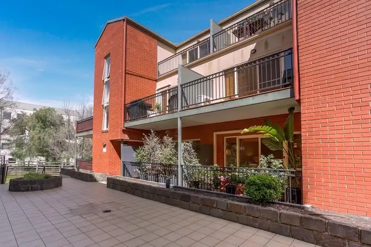 4/8 Mawbey Street