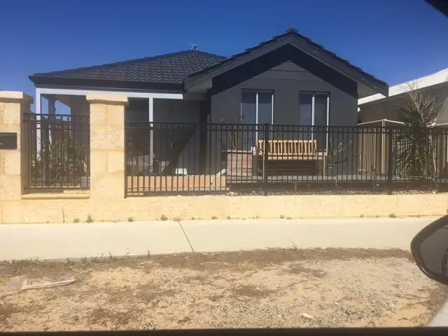 136 Badgerup Avenue, Lakelands WA 6180