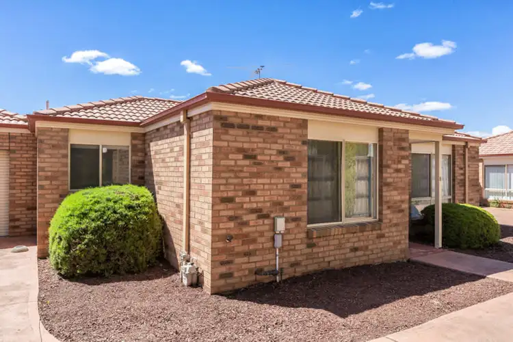 2/29 McKenzie Street, Melton VIC 3337