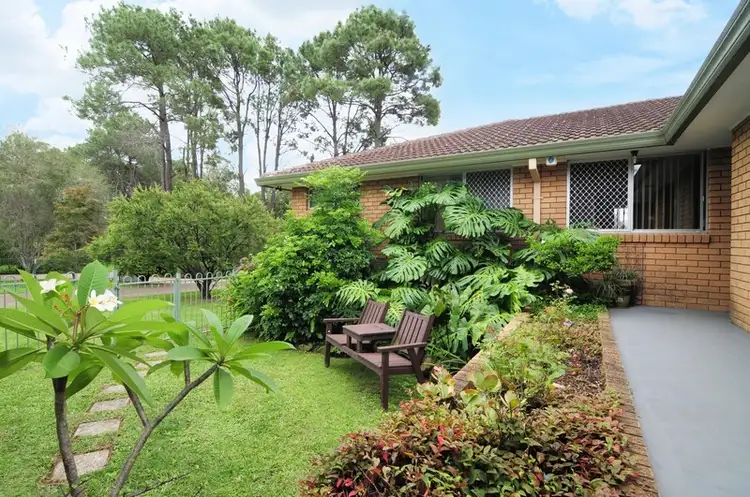 27 Edwards Avenue, Bomaderry NSW 2541