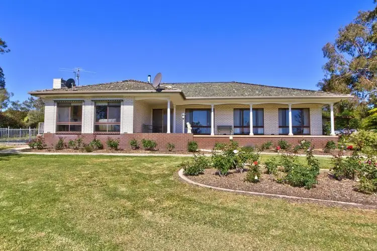 885 Lake Road, Bethanga VIC 3691