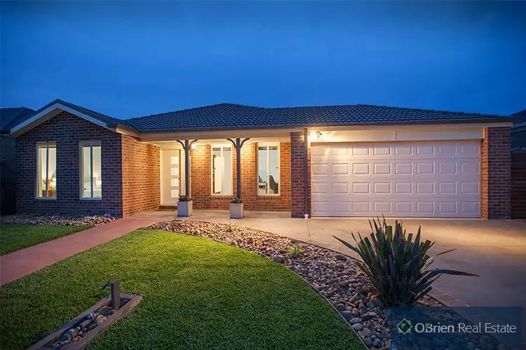 11 Greendale Boulevard, Pakenham VIC 3810