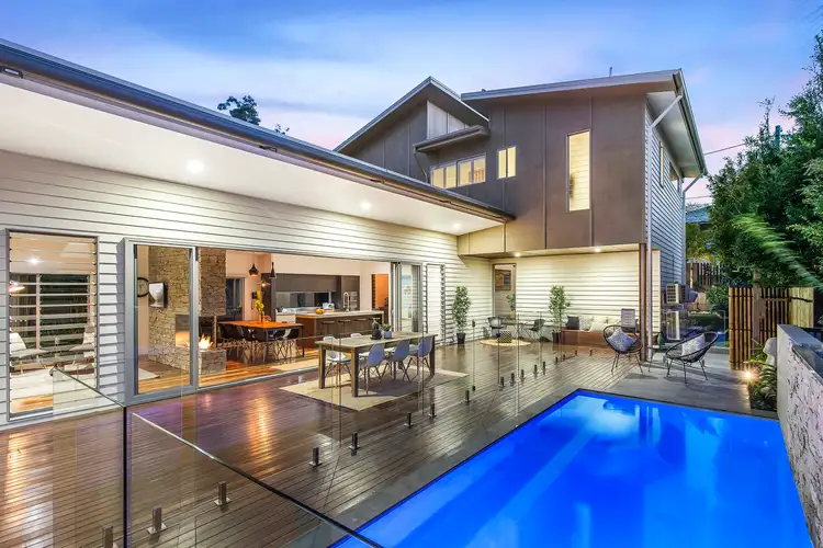 24 Peasant Street, Holland Park West QLD 4121