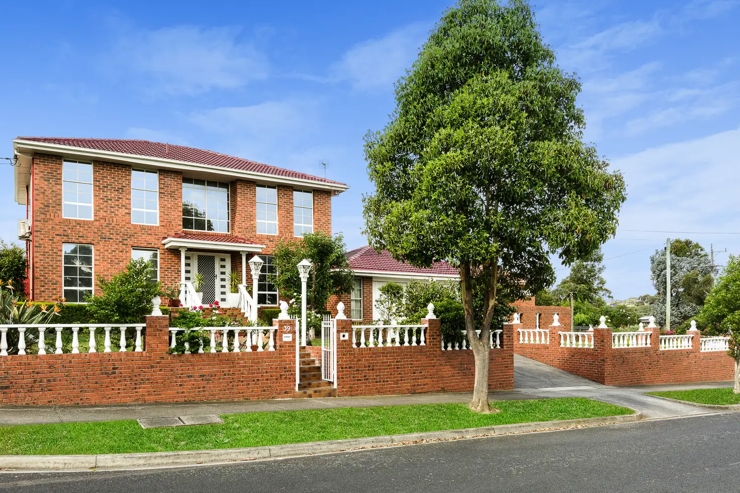Main view of Homely house listing, 39 Furneaux Grove, Bulleen VIC 3105
