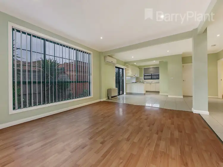 2/72 Lake Boga Avenue, Deer Park VIC 3023