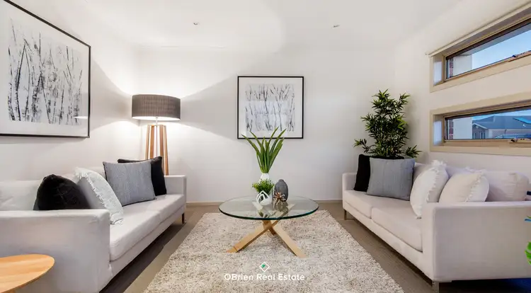 Second view of Homely house listing, 8 Lorikeet Court, Pakenham VIC 3810