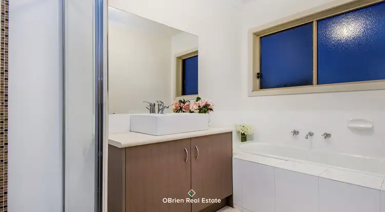 Fifth view of Homely house listing, 8 Lorikeet Court, Pakenham VIC 3810
