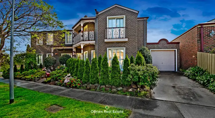 8 Wembley Drive, Berwick VIC 3806