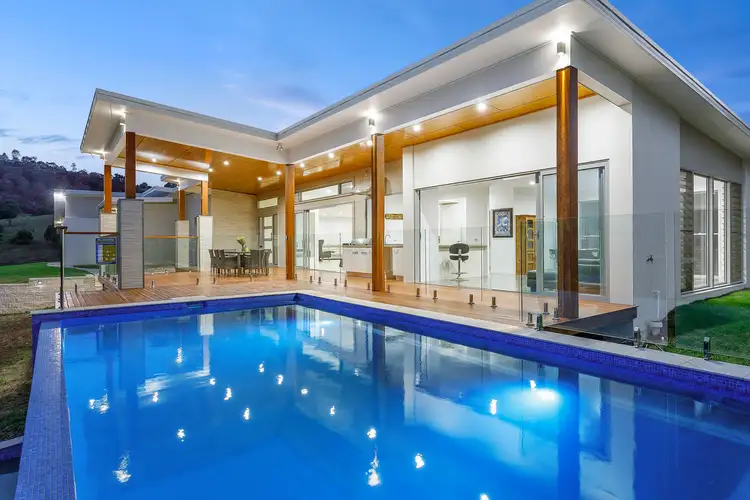 8 Range View Drive, Mount Samson QLD 4520