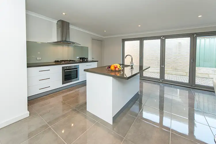 9 Pitt Street, St James WA 6102