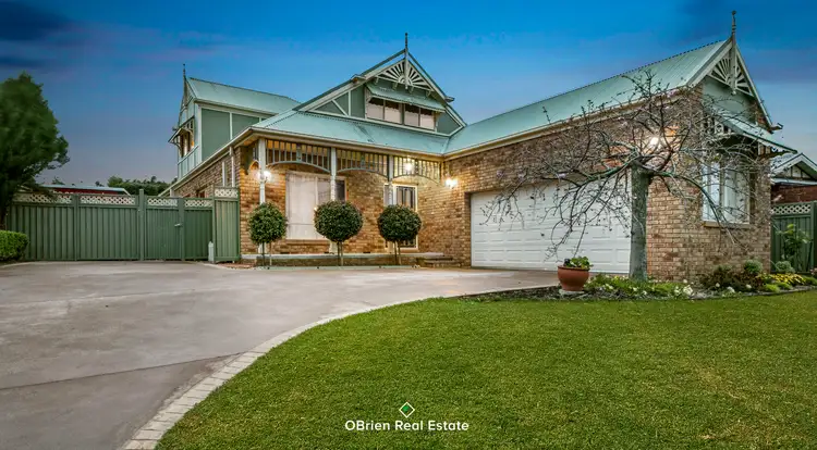 8 Cunneen Crescent, Berwick VIC 3806
